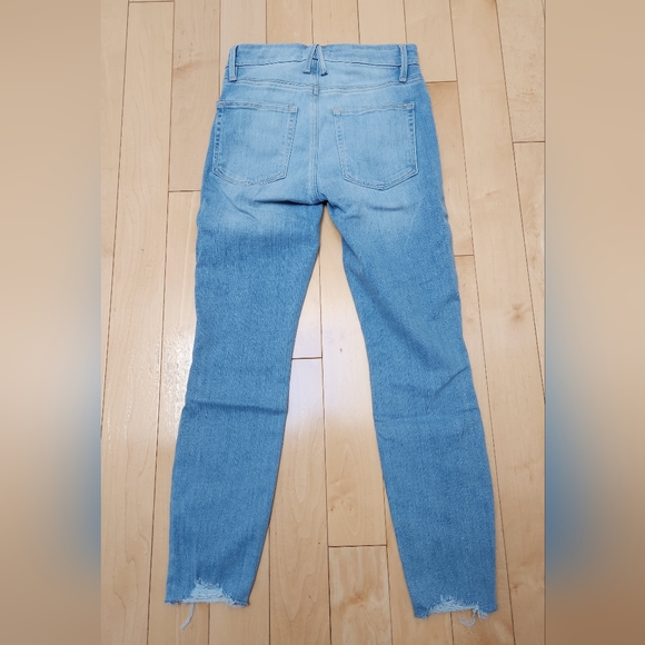 Good American Jeans - Picture 4 of 17